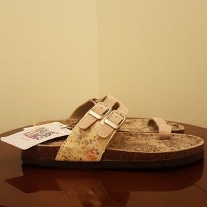 NWT Muk Luks Daisy Sandals in Blush